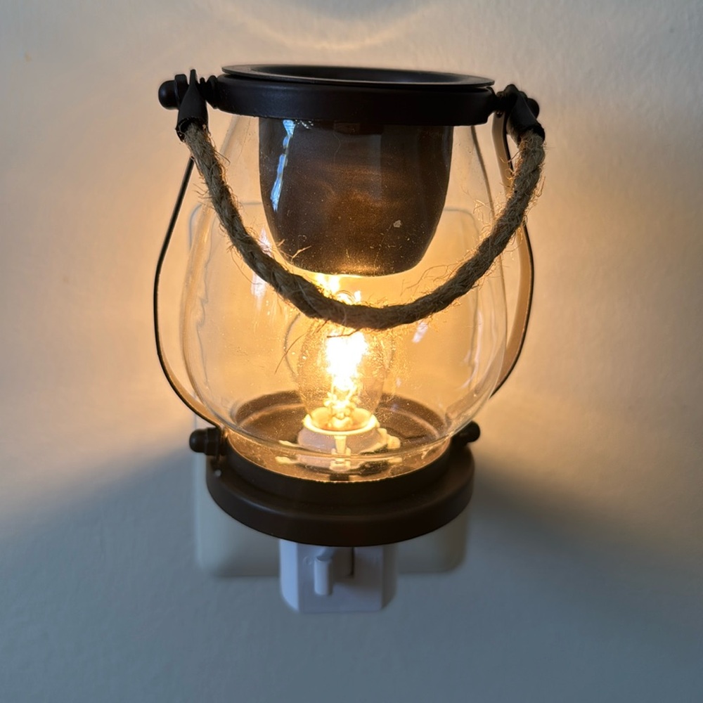 Plug-in warmer. Bulb included works great!